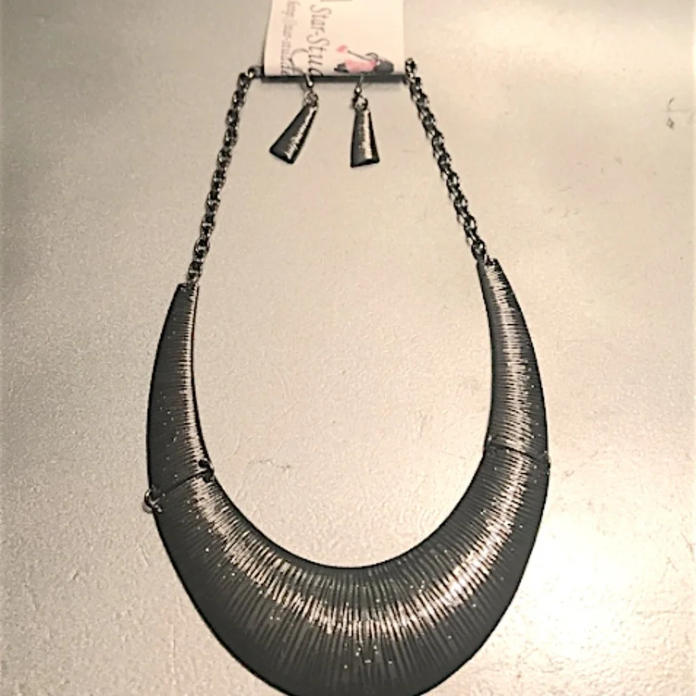 Nwt Women's 3pc Gunmetal Choker/Earrings/Bangle Statement Set